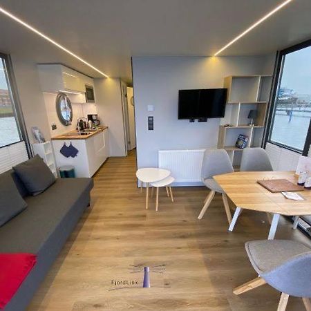 Hausboot Fjord Vela Mit Biosauna In บาร์ท ภายนอก รูปภาพ