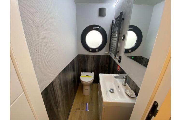 Hausboot Fjord Vela Mit Biosauna In บาร์ท ภายนอก รูปภาพ